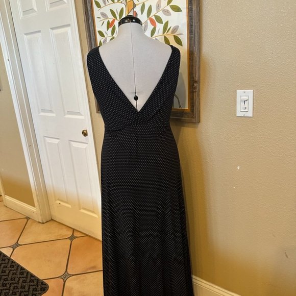 L. Magnin v-nexk, sleveless, polka dot maxi dress size Large  (B03) - Picture 4 of 7